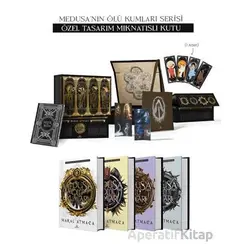 Medusa’nın Ölü Kumları Serisi - Hediyeli Mıknatıslı Kutu - Maral Atmaca - Ephesus Yayınları